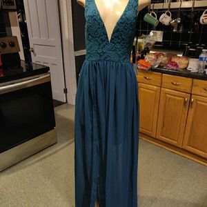 Beautiful elegant forest green gown. L